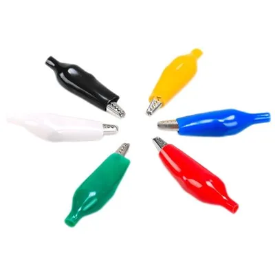 Peut-on utiliser des pinces crocodiles métalliques pour les connexions de LED ?